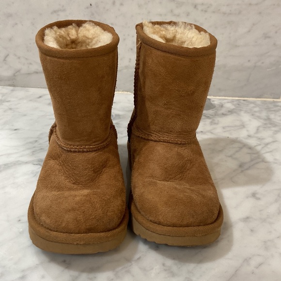 Uggs Kids' Classic Short II Water Resistant Genuine Shearling Boot - Picture 4 of 5
